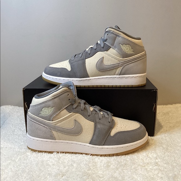 Jordan Shoes - Air Jordan 1 Mid SE